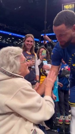 GRANDMA KITTY MEETS STEPH CURRY  ❤️