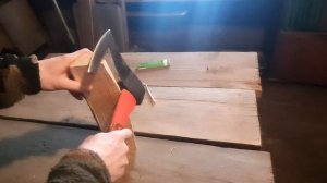 Хитрость для удобной колки щепы на растопку.