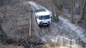 УАЗ головастик в стоке на сильверах и Бомба на мостах газ-66 и арках я-170 4х4