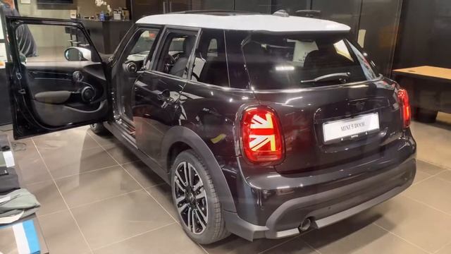 MINI Cooper 5Door in Midnight Black