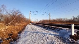 Тепловоз ТЭМ18ДМ-1261 с небольшим восстановительным поездом.