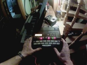 Loop-зарисовка с использованием драм машины ZOOM RT-223