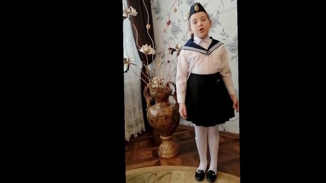 Мирошникова Екатерина читает стихотворение Олега Пахомова "Спасибо деду за Победу"