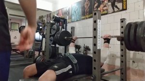 Пробиваем застой в жиме лёжа.