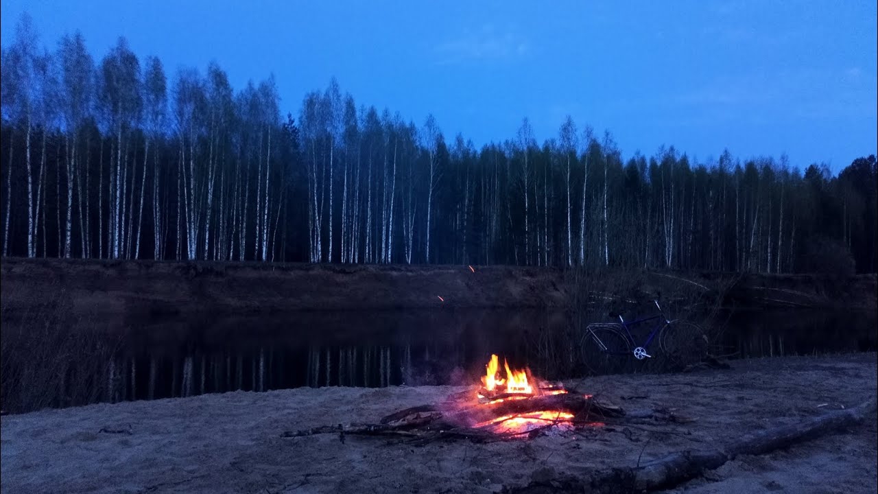 Сидим с друзьями прикалываемся ! Рыбалка на реке уста!