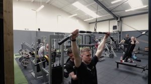 Quick Posture Fix in the Lat Pull Down - Pioneer Performance