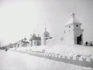 1986 год. Тюмень. Ледовый городок и горки у Выставочного зала.