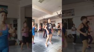 Hands up//dance fit.