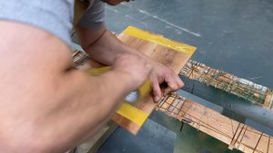 Приемы спила под 45°, 25° при изготовлении обвязок, молдингов, плинтусов.