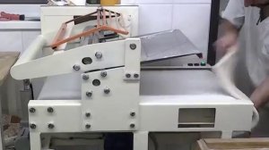 Работа тестораскаточной машины МРТ-150 на тесте