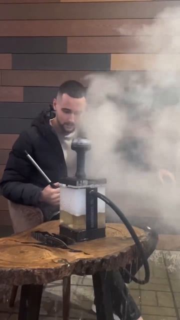 ПОСОБИЕ, КАК НЕ КУРИТЬ КАЛЬЯН ВОЗЛЕ БАССЕЙНА #shorts #кальян #вода #цунами #бассейн смотреть онлайн