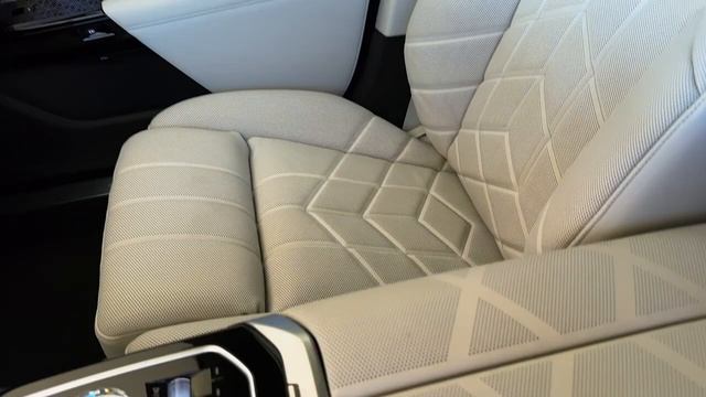 2024 BMW 7 Series - Excellent Luxury Sedan _ Exterior and interior details