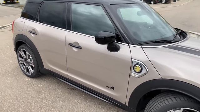 MINI Cooper SE All4 Countryman Hybrid in Rooftop Grey смотреть онлайн