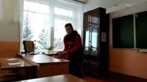 ПАРКУР В КЛАССЕ / Тренируюсь в школе / HaRo TV