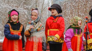 Ансамбль "Ладо";
1. Р.н.п. "А курочка по сеничкам"
2. Р.н.п. "Как у Дуни Дунюшки"