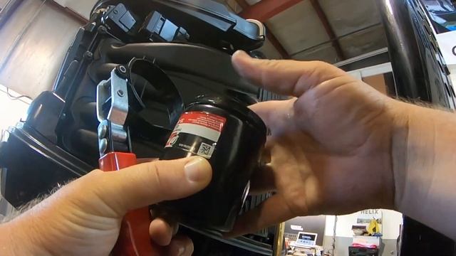 Mercury V8 Four-Stroke OIL CHANGE! смотреть онлайн