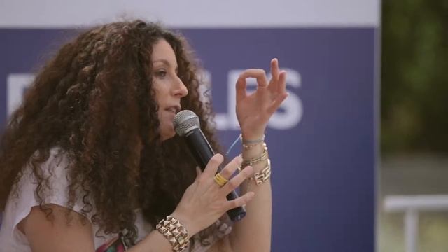 Philips Ironing Battles @ Smart Park смотреть онлайн