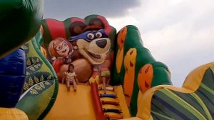 Настя на батуте