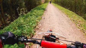 Поезд чуть не сбил Толяна