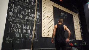 Кроссфит Пегборд №16 (pegboard): лучшие упражнения на прямой хват