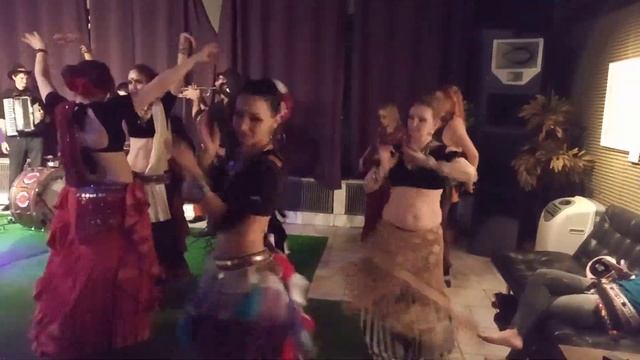 Трайбл вакханалия в клубе Come-in Family | Oxana Maria and American Tribal Style смотреть онлайн