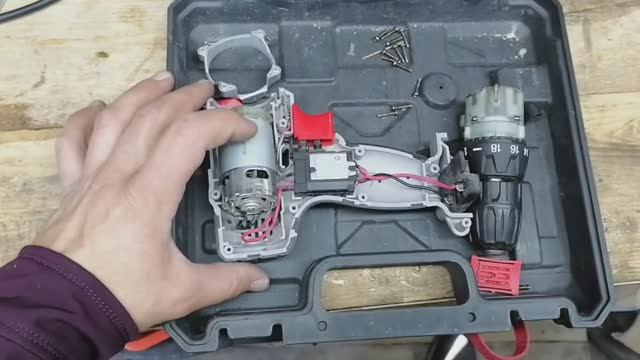 Замена двигателя шуруповерта при помощи самодельного съёмника смотреть онлайн