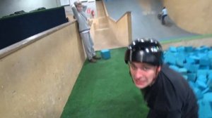 Саша Лобынцев жжёт, в скейтпарке Rampstroy House на BMX разрыв Приколами и сильными трюками!