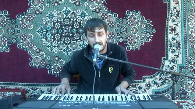 Тимур Раджабов на сельском свадьбе