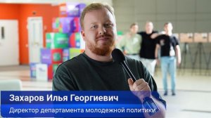 Сотрудники и студенты ДВФУ поздравили девушек с 8 Марта