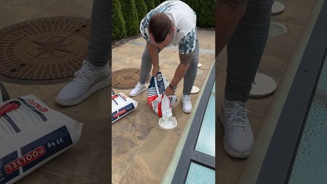 Wie man in Pool Salz rein legt! Wenn sie es mit Salzelektrolyse nutzt,как засыпать соль в бассейн￼￼ смотреть онлайн