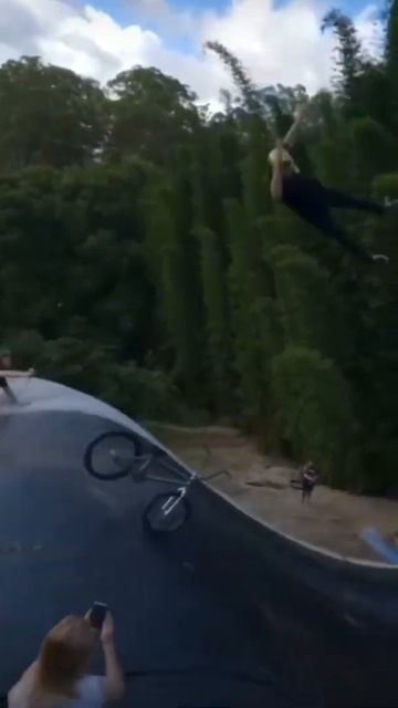 SO CLOSE #bike #shorts #sports #flipkart #race #fail смотреть онлайн