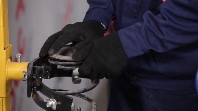 Hoe een Schokbreker vooraan vervangen op een BMW 3 E90 HANDLEIDING | AUTODOC смотреть онлайн