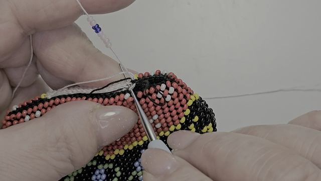 Вязание с бисером на двух нитках.