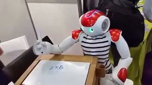 Робот учит математике!!!