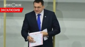 А. Назаров, в перерыве (тренер ХК Барыс)