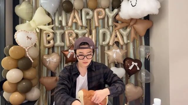 Трансляция дня рождения I.N. из Stray Kids в 2025 году смотреть онлайн