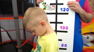 Тамик хочет быть выше и прыгать на батуте. Tamik wants to be taller & jump on a trampoline