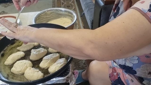 фкусная минутка-оладьи из топленого молока с содой и уксусом.