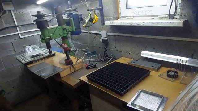 Сеялка для высадки семян в кассеты