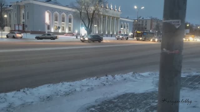 Прогулка по проспекту Бухар-Жырау в Караганде