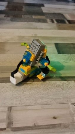игрушка-робот из конструктора Wedo