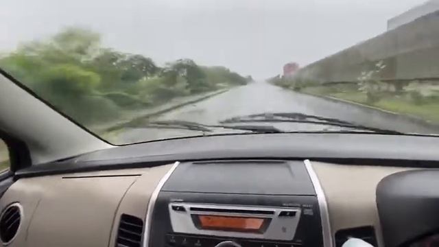 WagonR | Rainy drive furious but fun - Ghazipur | @AshutoshTravelog #Wagonr смотреть онлайн
