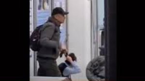 В Алма-Ате сотрудницу аэропорта взяли в заложники