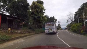 Крейзи басы на серпантинах в Нувара Элию (ШриЛанка).