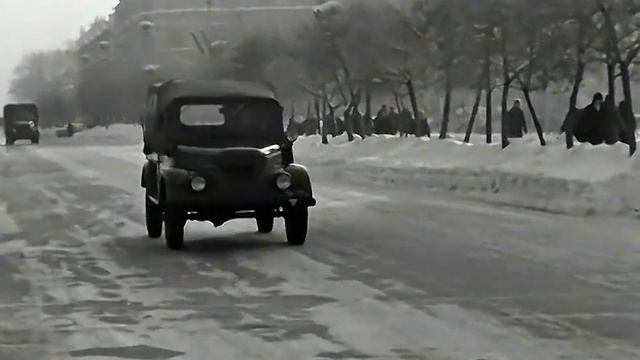 1971 год. Тюмень. Перед новым годом. Улицы города и Дед Мороз со Снегурочкой.