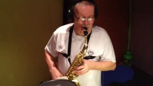 Запись саксофона в студии звукозаписи СаундСервис