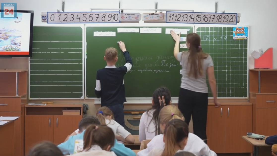 В Абакане проходит конкурс "Первый учитель - 2025"