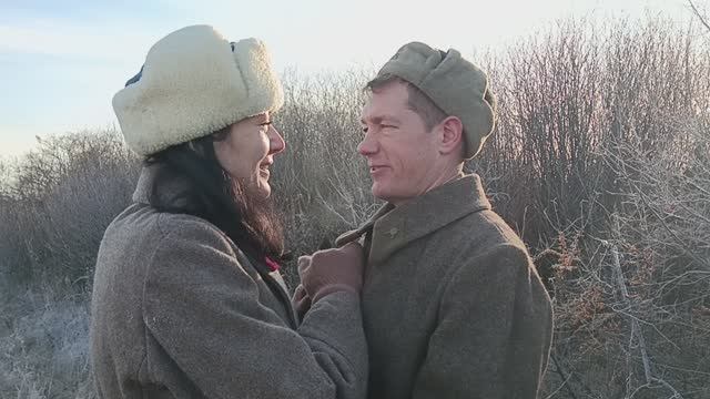 В землянке . Вьётся тесной печурке огонь , на поленьях смола . Про улыбку твои глаза. смотреть онлайн