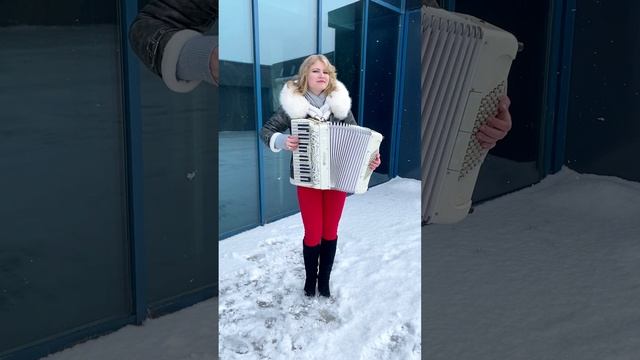 А снег идёт , а снег идёт...
