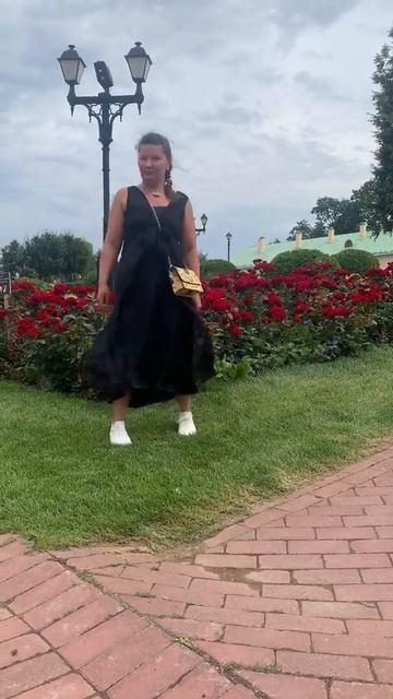 Чёрное платье в стиле комбинации